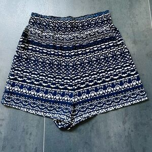 Shorts with pockets size s